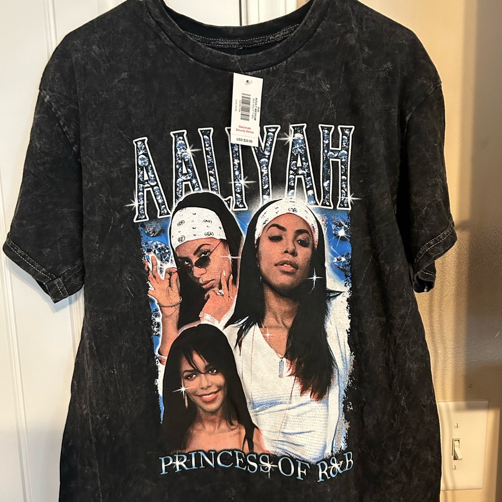 Graphic Aaliyah tee